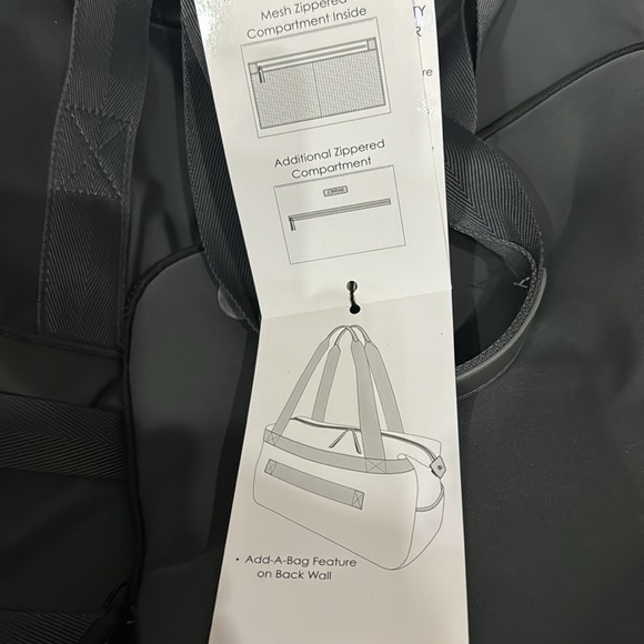 NEW🎅🏾. JOAN&DAVID The KENNEDY / The Kennedy is 20” Duffle Bag/light weight. - Picture 13 of 14